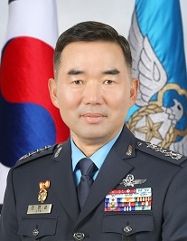 이재명 정부, 첫 군 수뇌부 인사 단행…대장 7명 전원 교체하며 육사 배제는 없어 이재명 정부, 첫 군 수뇌부 인사 단행…대장 7명 전원 교체하며 육사 배제는 없어