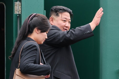 김정은, 톈안먼 망루에서 시진핑과 함께 전승절 열병식 참석 예정 김정은, 톈안먼 망루에서 시진핑과 함께 전승절 열병식 참석 예정