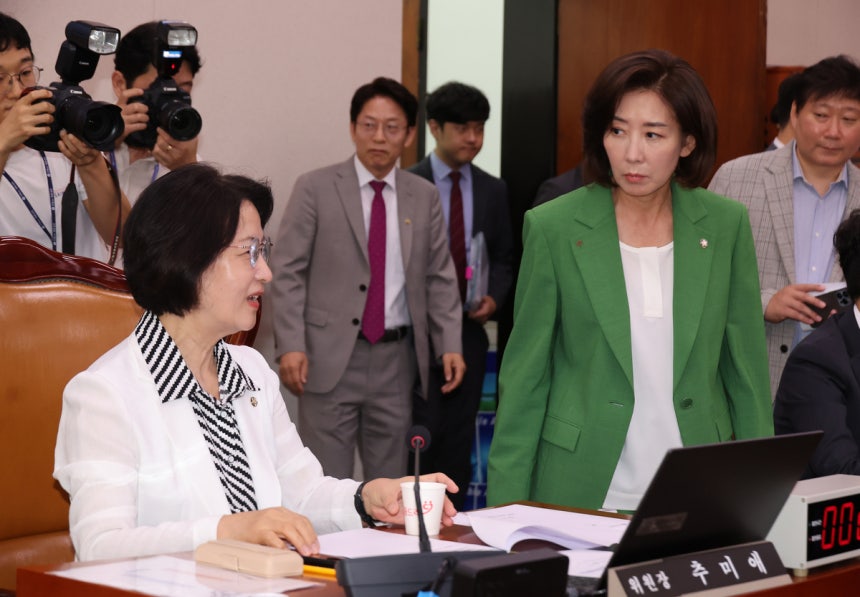 국회 법사위, 나경원 의원 야당 간사 지명 두고 여야 격렬 대립 국회 법사위, 나경원 의원 야당 간사 지명 두고 여야 격렬 대립