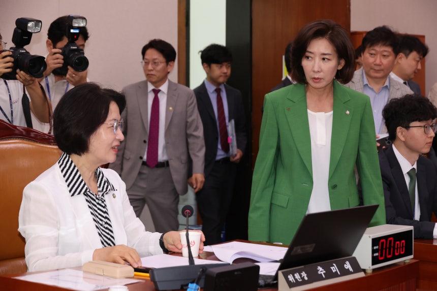 추미애, 나경원 ‘초선 발언’에 “국회 품격과 동료 명예 훼손” 사과 요구 추미애, 나경원 ‘초선 발언’에 “국회 품격과 동료 명예 훼손” 사과 요구