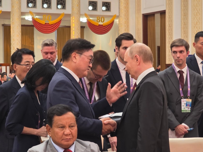 국민의힘, 우원식 국회의장 김정은과의 악수에 강력 비판 국민의힘, 우원식 국회의장 김정은과의 악수에 강력 비판
