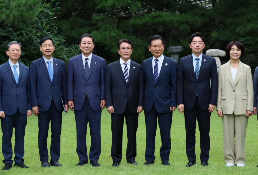 정성호 법무부 장관, 검찰청 폐지 및 중대범죄수사청 신설에 대한 입장 밝혀 정성호 법무부 장관, 검찰청 폐지 및 중대범죄수사청 신설에 대한 입장 밝혀