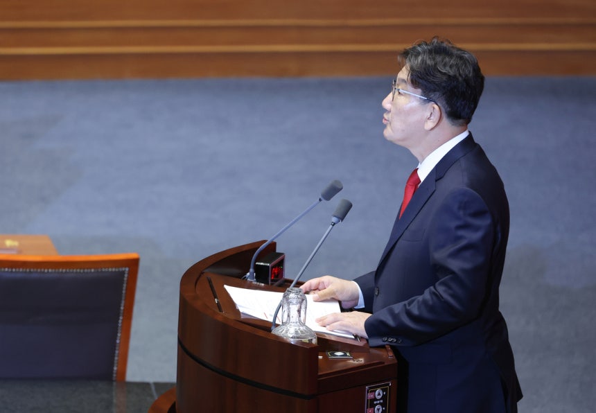 권성동 의원 체포동의안 국회 통과, 불법 정치자금 수수 혐의로 법원 심사 예정 권성동 의원 체포동의안 국회 통과, 불법 정치자금 수수 혐의로 법원 심사 예정