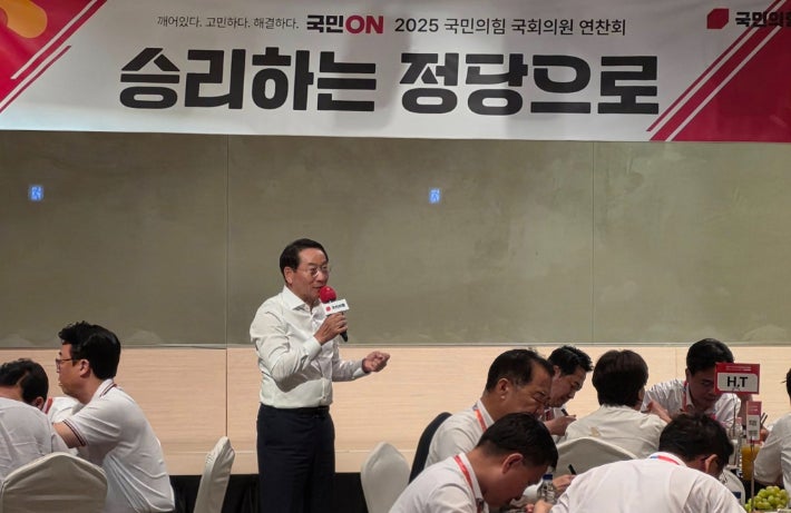 유정복 인천시장, 민주당의 계엄 음모론에 강력 반발하며 지방정부 탄압 비판 유정복 인천시장, 민주당의 계엄 음모론에 강력 반발하며 지방정부 탄압 비판