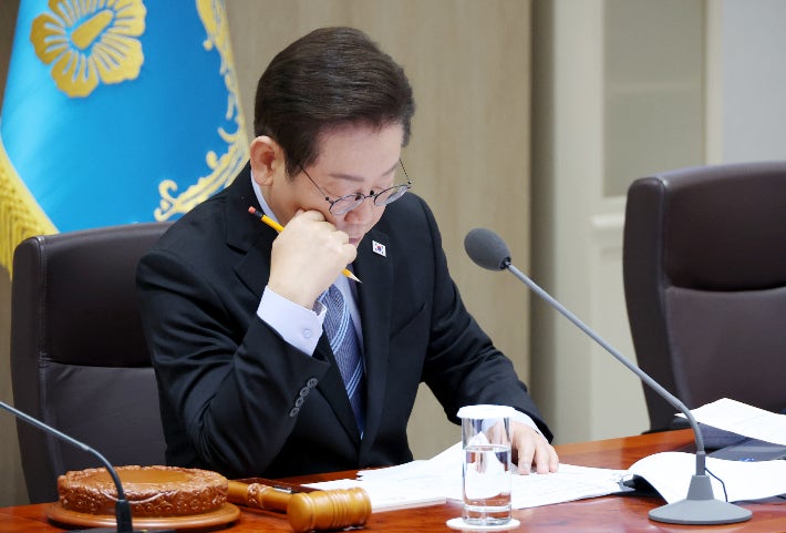 이재명 대통령, 상법·노란봉투법 심의 앞두고 노사 협력 강조 이재명 대통령, 상법·노란봉투법 심의 앞두고 노사 협력 강조