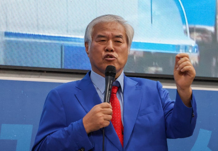 선거권 박탈 상태에서 대선 후보 지지 발언한 전광훈 목사, 벌금 200만 원 확정 선거권 박탈 상태에서 대선 후보 지지 발언한 전광훈 목사, 벌금 200만 원 확정