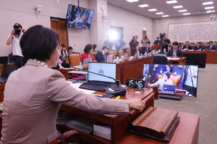 더불어민주당 주도 ‘더 센 특검법’ 법사위 통과, 재판 중계 확대 더불어민주당 주도 ‘더 센 특검법’ 법사위 통과, 재판 중계 확대