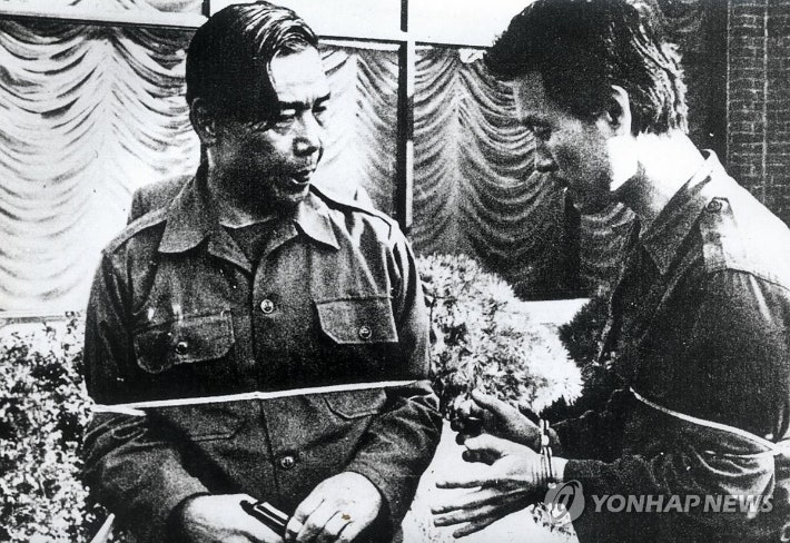 김재규 전 중앙정보부장, ’10·26 사건’ 재심서 공소기각 주장…심수봉 증인 논의 김재규 전 중앙정보부장, ’10·26 사건’ 재심서 공소기각 주장…심수봉 증인 논의