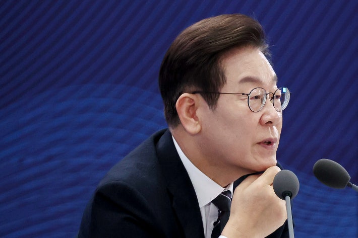 이재명 대통령, 윤석열 정부 임명 강의구·윤재순 면직 재가 이재명 대통령, 윤석열 정부 임명 강의구·윤재순 면직 재가