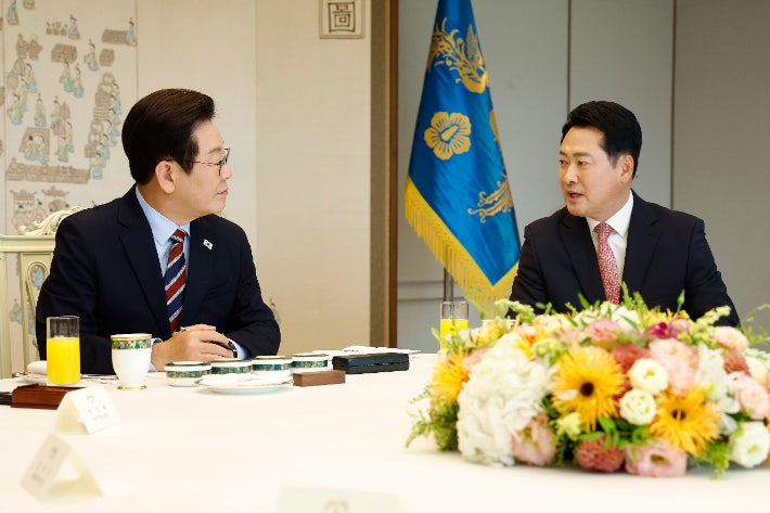 장동혁, 이재명 대통령과 독대하며 정청래 대표의 국회 운영 문제 제기 장동혁, 이재명 대통령과 독대하며 정청래 대표의 국회 운영 문제 제기