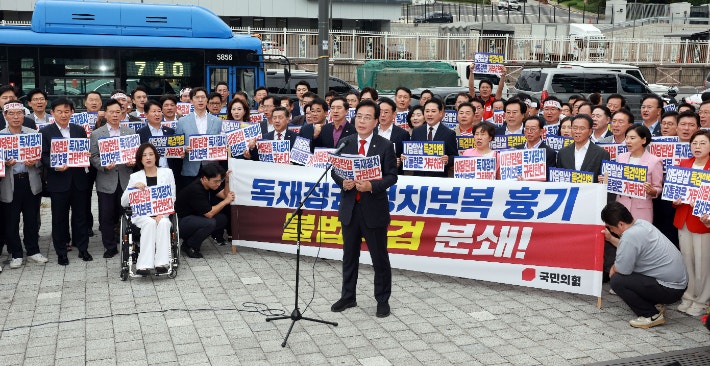 대통령실, 국민의힘 항의 방문에 “열린 자세로 다양한 의견 수렴 중” 대통령실, 국민의힘 항의 방문에 “열린 자세로 다양한 의견 수렴 중”
