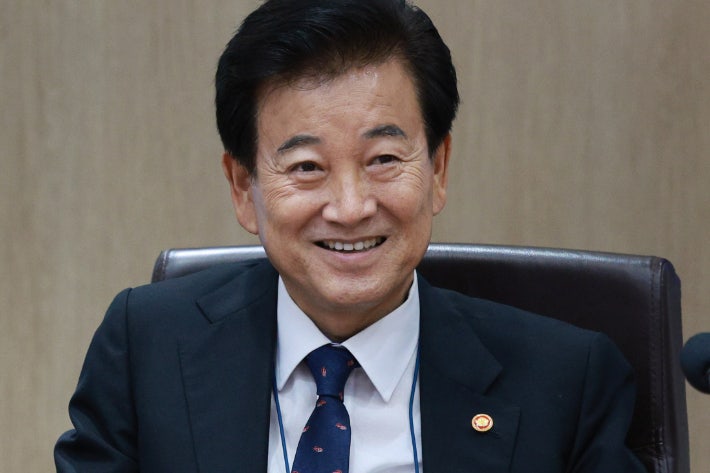 정동영 “이재명 정부, 평화로운 한반도 위해 모든 노력 기울일 것” 정동영 “이재명 정부, 평화로운 한반도 위해 모든 노력 기울일 것”