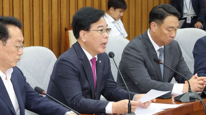 송언석, 민주당과 이재명 대통령의 사법부 장악 시도 강력 비판 송언석, 민주당과 이재명 대통령의 사법부 장악 시도 강력 비판