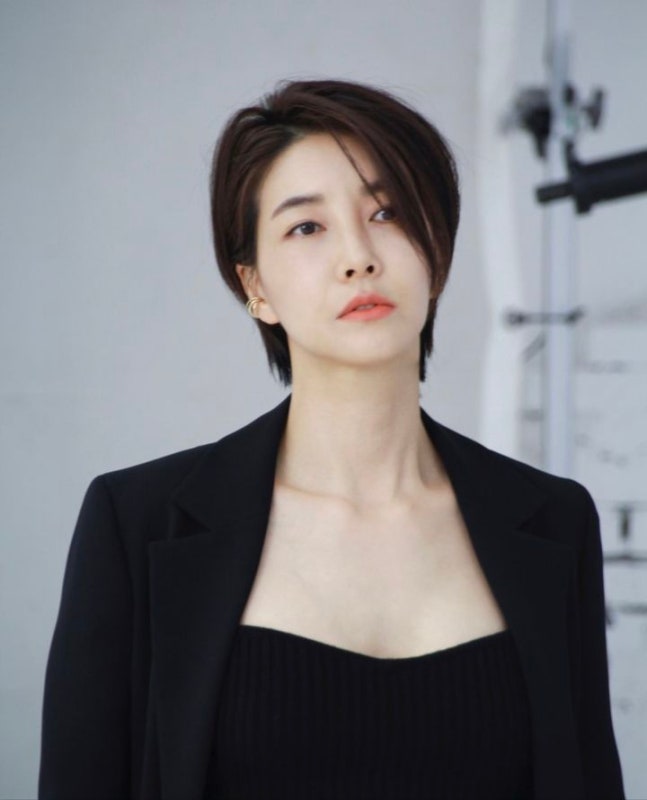 배우 진서연, 논란의 극우 논객 찰리 커크 추모 글로 주목받아 배우 진서연, 논란의 극우 논객 찰리 커크 추모 글로 주목받아