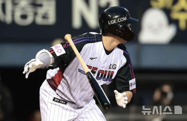 홍창기, 무릎 부상 딛고 1군 복귀… LG 트윈스 가을야구 준비 박차 홍창기, 무릎 부상 딛고 1군 복귀… LG 트윈스 가을야구 준비 박차