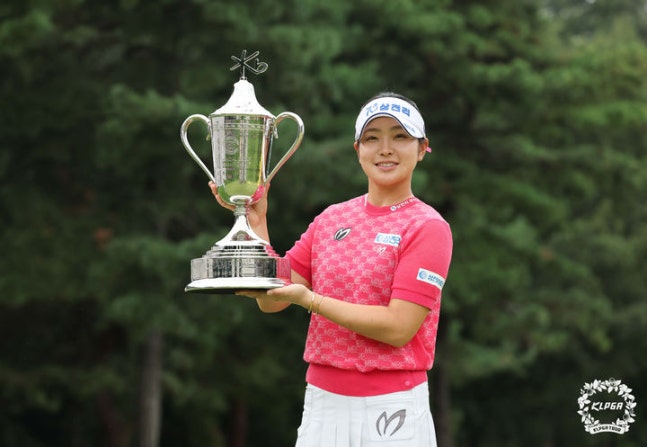 유현조, K랭킹 1위 등극… 이예원은 5개월 만에 3위로 하락 유현조, K랭킹 1위 등극… 이예원은 5개월 만에 3위로 하락