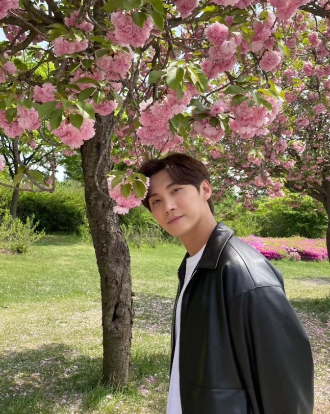 송승현, 연예계 은퇴 후 미국에서 국밥집 사장으로 새로운 도전 송승현, 연예계 은퇴 후 미국에서 국밥집 사장으로 새로운 도전