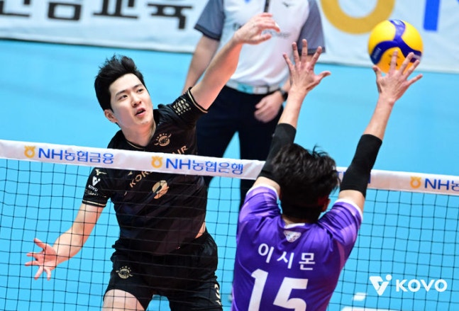 대한항공, 우리카드 상대로 프로배구 코보컵 첫 경기 승리 거둬 대한항공, 우리카드 상대로 프로배구 코보컵 첫 경기 승리 거둬